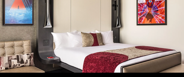 disney-hotel-new-york-the-art-of-marvel