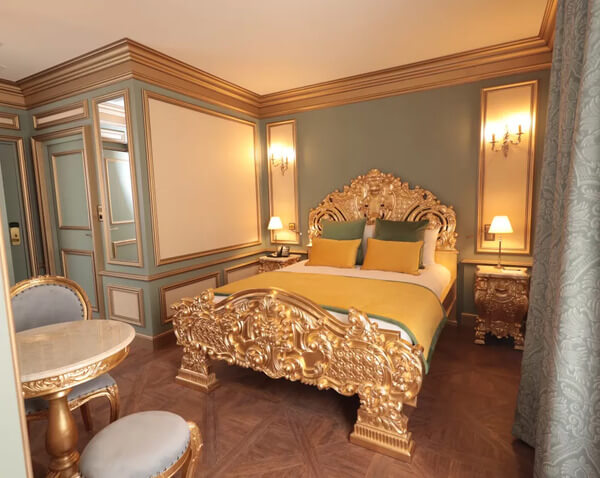 puy-du-fou-le-grand-siecle-chambre-interieure